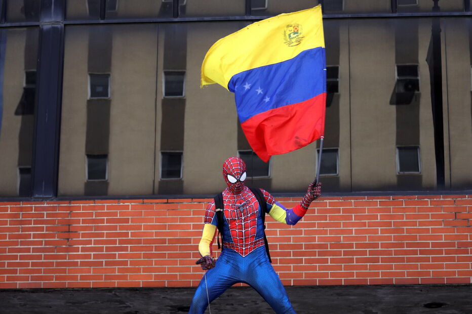 Marcha contra o governo de Nicolás Maduro marcada por alegria e esperança  