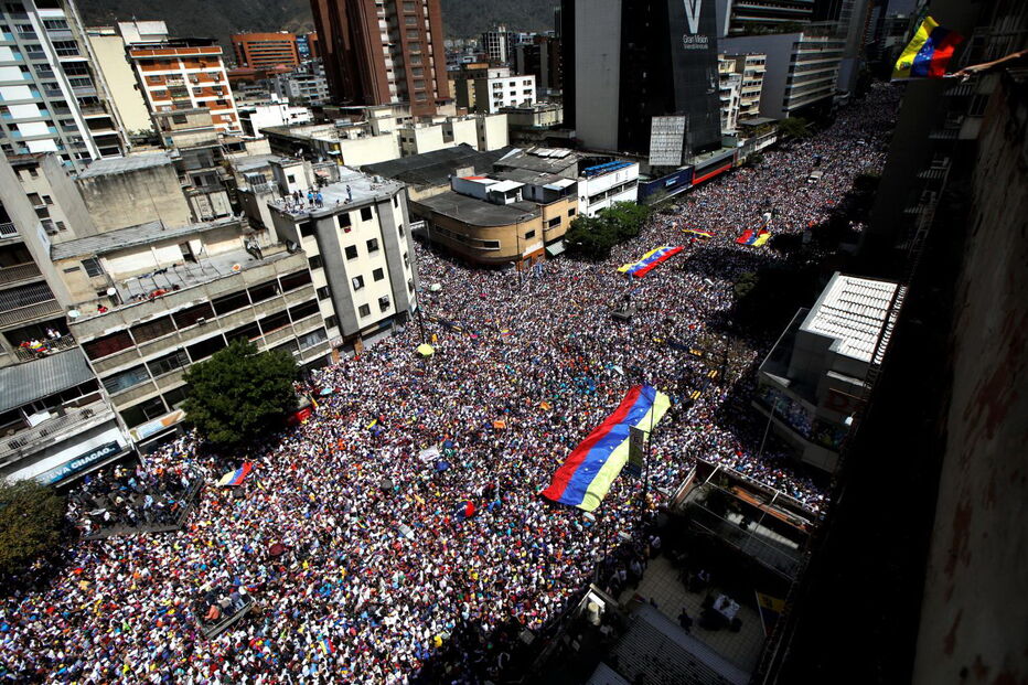 Marcha contra o governo de Nicolás Maduro marcada por alegria e esperança  