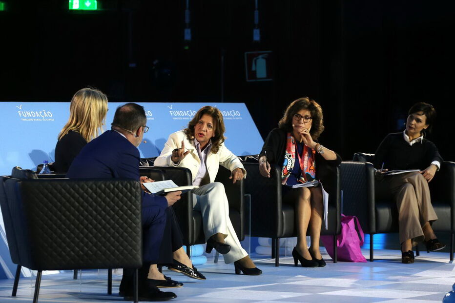 Encontro ‘A Mulher, Hoje’ decorreu na Aula Magna, em Lisboa