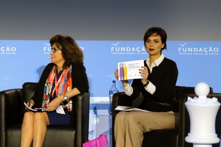 Encontro ‘A Mulher, Hoje’ decorreu na Aula Magna, em Lisboa