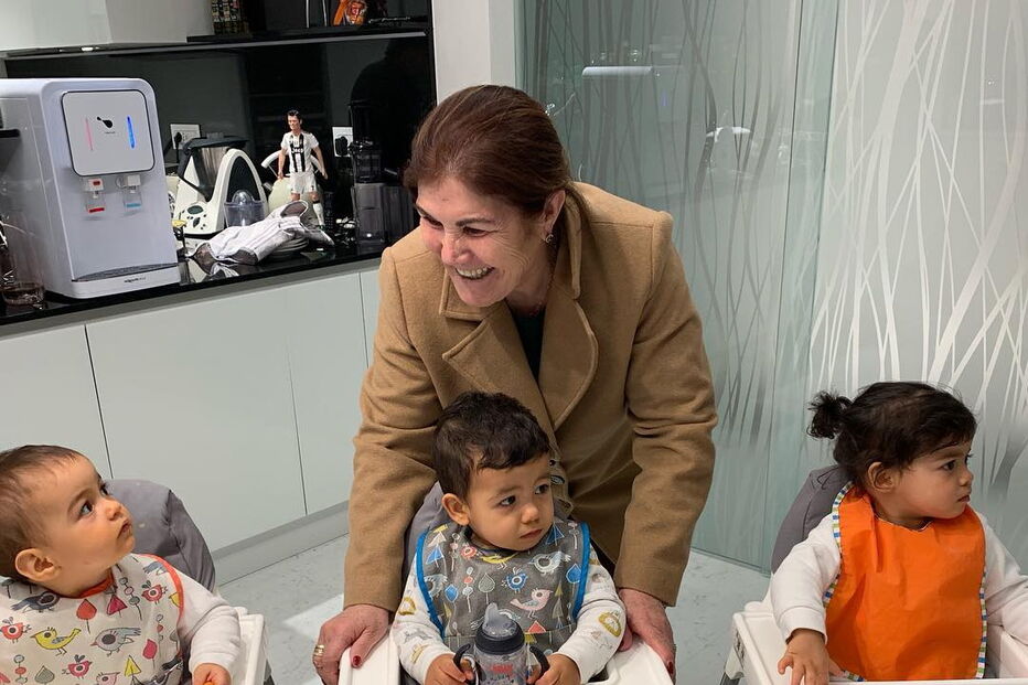 Dolores Aveiro com os netos