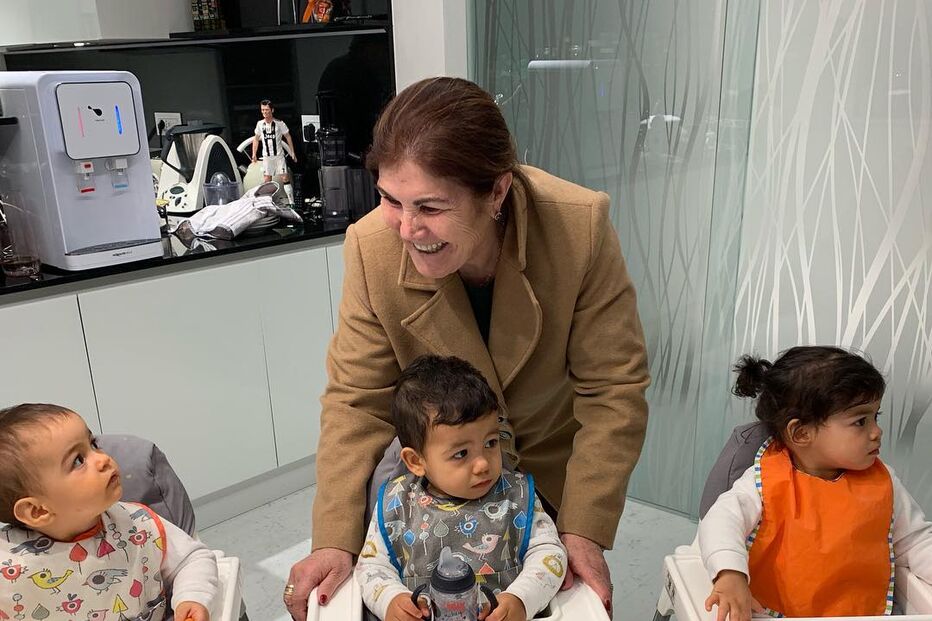 Dolores Aveiro com os netos