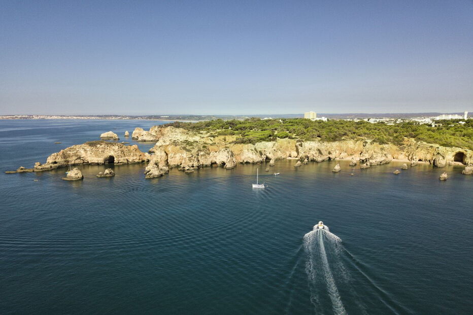 Três hotéis vão nascer entre o Vau e a Prainha em Portimão  