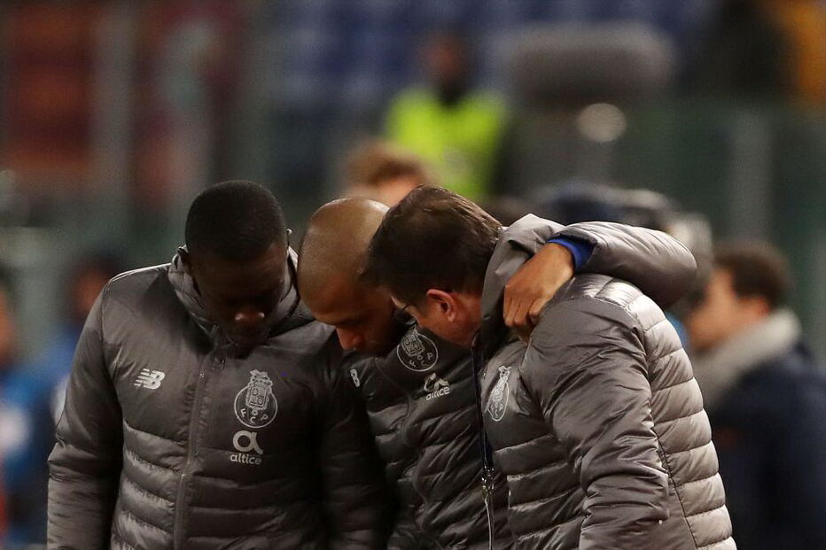 Brahimi sofre entorse no tornozelo esquerdo na derrota do FC Porto com a Roma