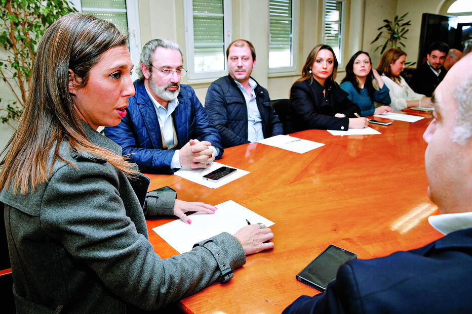 A bastonária dos Enfermeiros, Ana Rita Cavaco, reunida com sindicatos que convocaram a greve cirúrgica 