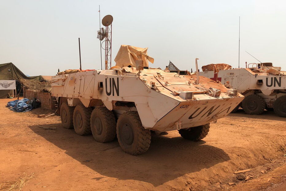 Militar portugueses fazem patrulha com veículos blindados Pandur, na República Centro-Africana