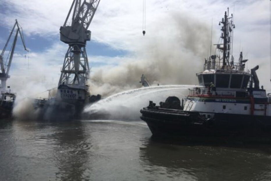 Português morre em incêndio em navio na África do Sul