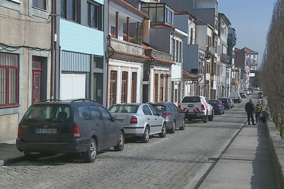 Incêndio em habitação no Porto faz dois feridos