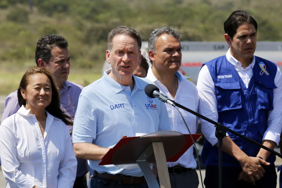 Primeiro avião dos EUA com ajuda humanitária já aterrou na fronteira com a Venezuela