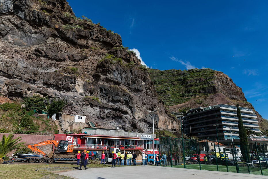Cozinheira de 22 anos morre em derrocada na Madeira