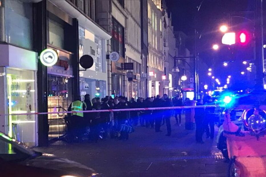 Três jovens esfaqueados à porta de discoteca no centro de Londres