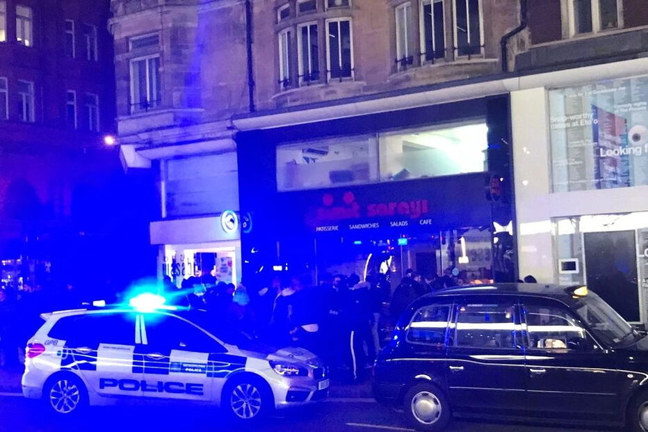 Três jovens esfaqueados à porta de discoteca no centro de Londres