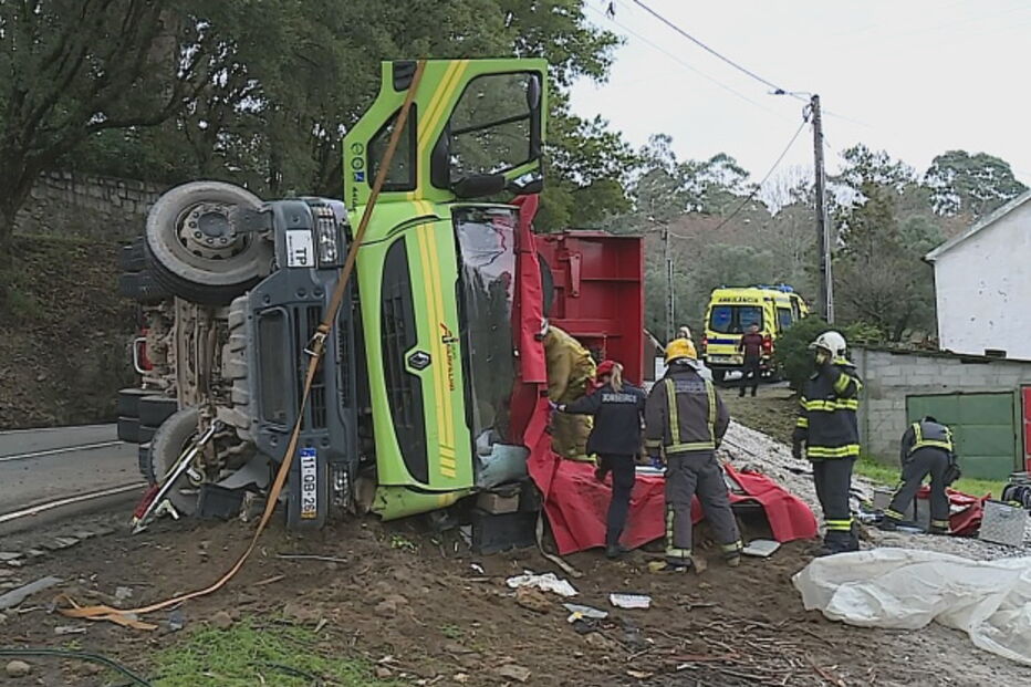 Despiste de camião em Santo Tirso