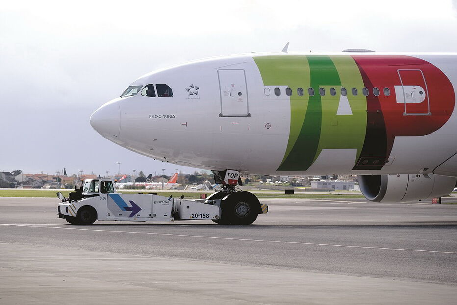 Furtos eram cometidos em empresa de catering que fornece a aviões da TAP para voos comerciais 