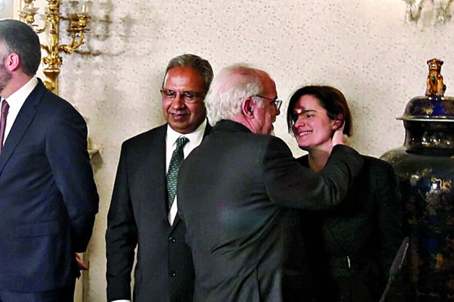 Ministro do Trabalho cumprimentou carinhosamente a filha 