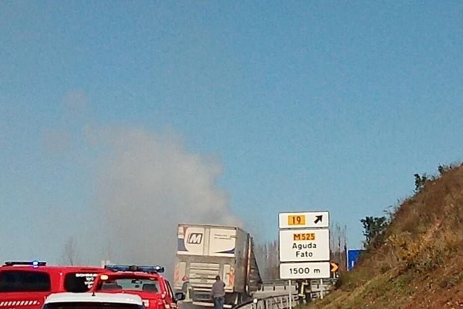 Camião em chamas no IC8 condiciona trânsito no sentido Pombal-Castelo Branco
