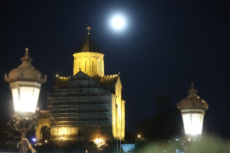 Superlua em Tbilissi, Geórgia