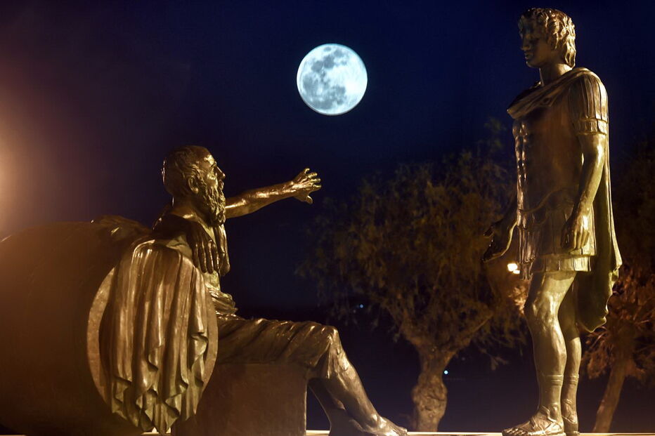 Superlua em Peloponnese, na Grécia