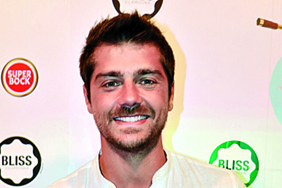 Lourenço reage às críticas dos fãs e mostra apoio à atriz 