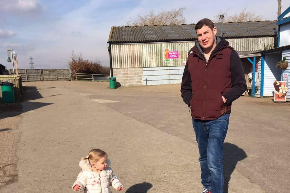 Pai cumpre último desejo e morre três horas depois de conhecer filha recém nascida