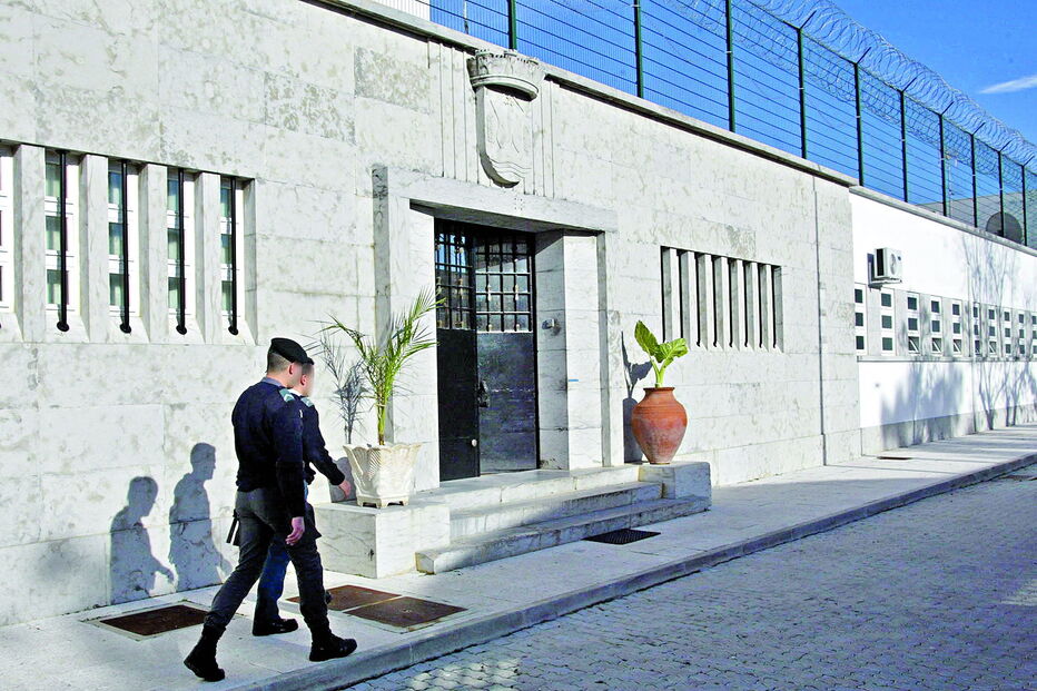 Escândalo no Estabelecimento Prisional do Montijo, onde funcionário suspeito continua a trabalhar