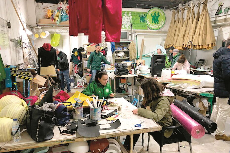 Escola de samba ‘Vai Quem Quer’ tem 180 elementos que trabalham diariamente para que nada falhe 