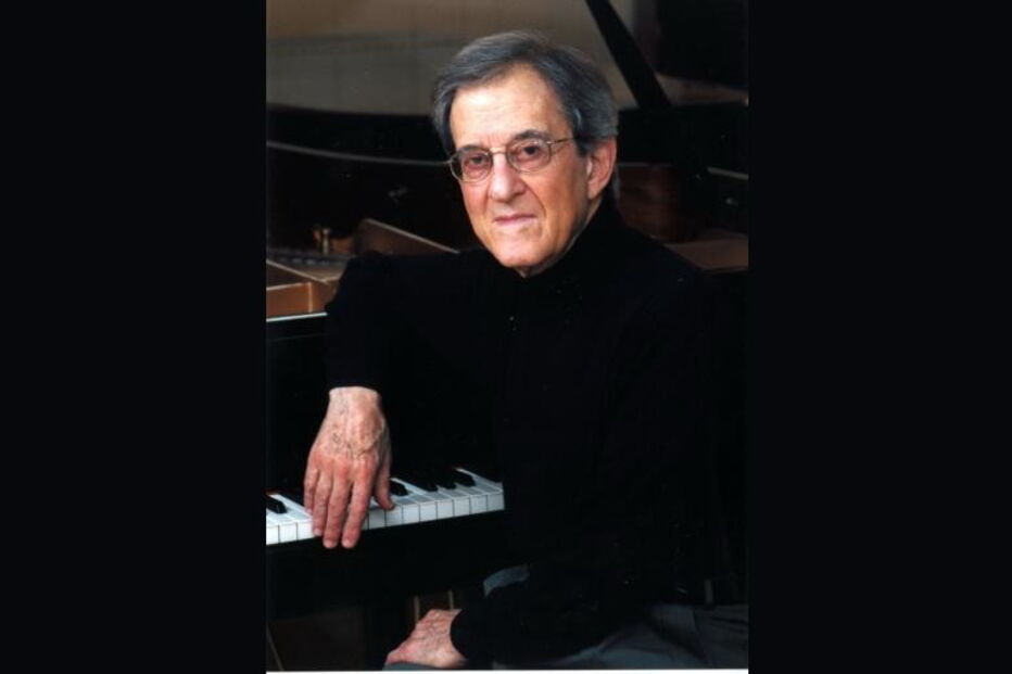 O pianaista Sequeira da Costa