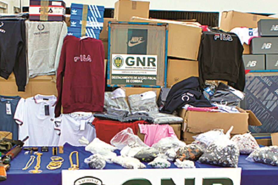 Militares apreenderam material  