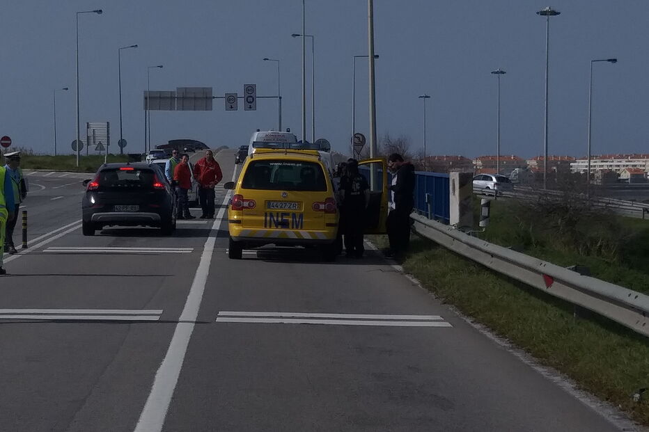 Acidente mortal com motociclista corta A25 em Aveiro