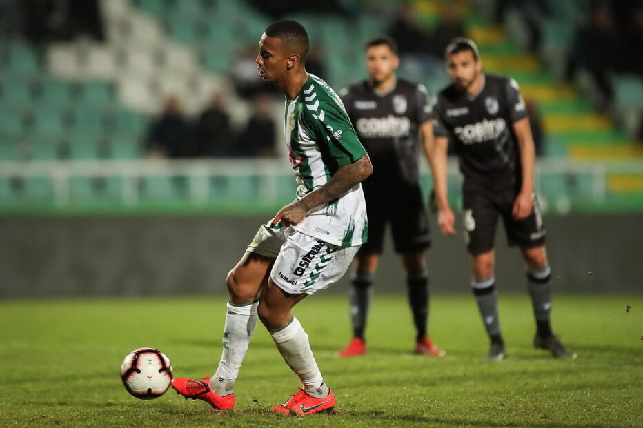 Vitória de Guimarães fica a cinco pontos do Moreirense ao empatar em Setúbal