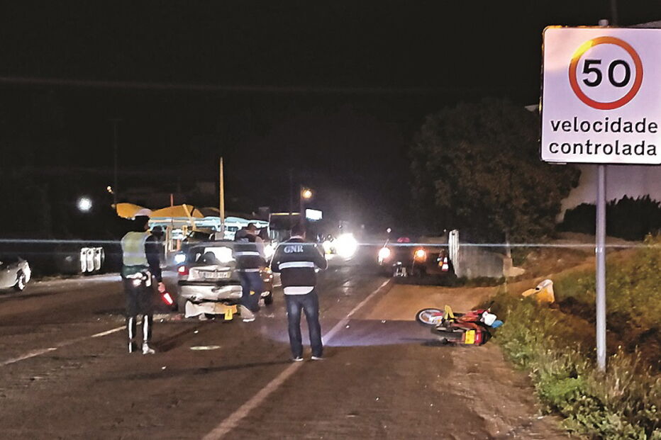 Motociclista morreu na sequência da colisão com um carro, perto da Aldeia de Marim, em Olhão, em janeiro 