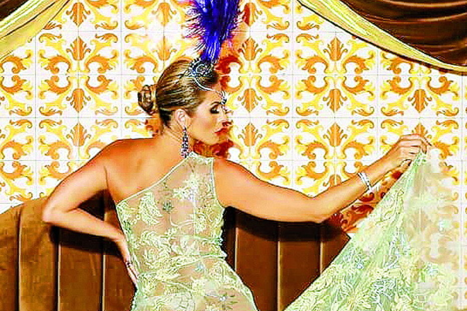 Lívia Andrade com uma fantasia plena de sensualdade