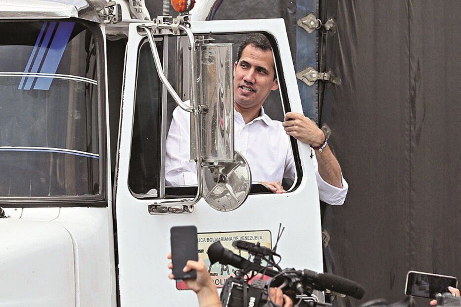 Guaidó admite novas formas de luta após bloqueio da ajuda humanitária 