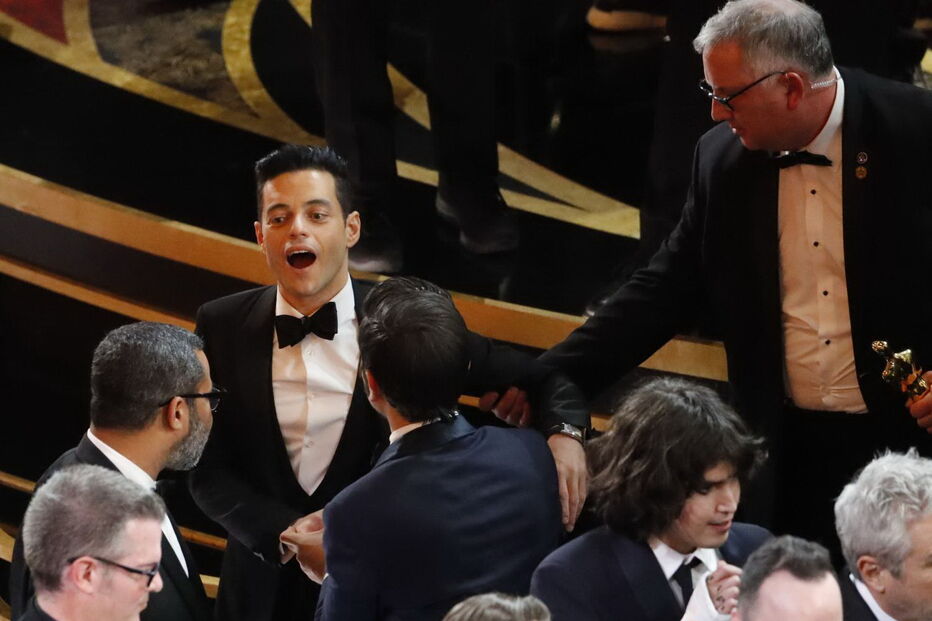 Rami Malek chegou, viu, venceu e... caiu. Momento insólito aconteceu no final da gala dos Óscares