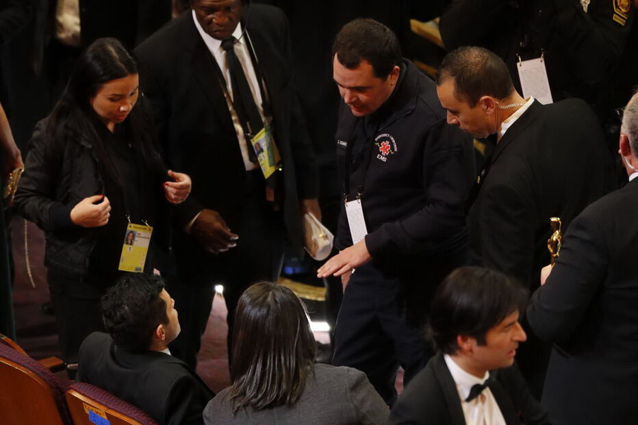 Rami Malek chegou, viu, venceu e... caiu. Momento insólito aconteceu no final da gala dos Óscares