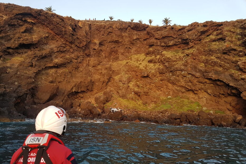 Mulher morre após despiste e queda de falésia na Madeira
