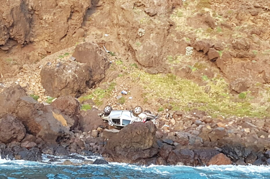 Mulher morre após despiste e queda de falésia na Madeira