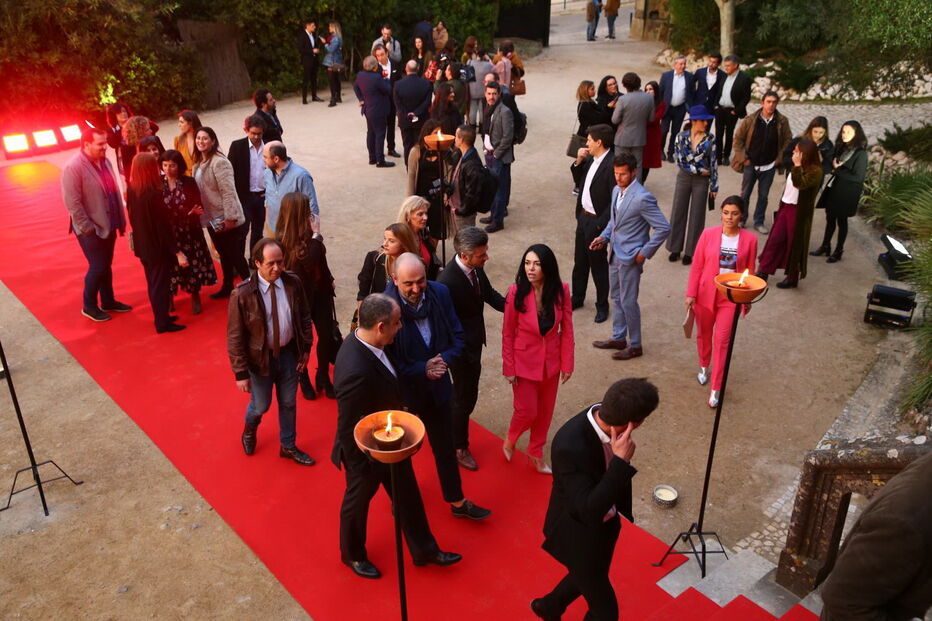 O elenco da telenovela 'Alguém Perdeu' na festa de apresentação do projeto da CMTV