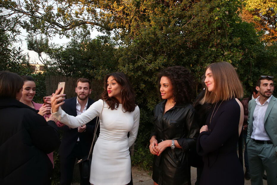 O elenco da telenovela 'Alguém Perdeu' na festa de apresentação do projeto da CMTV