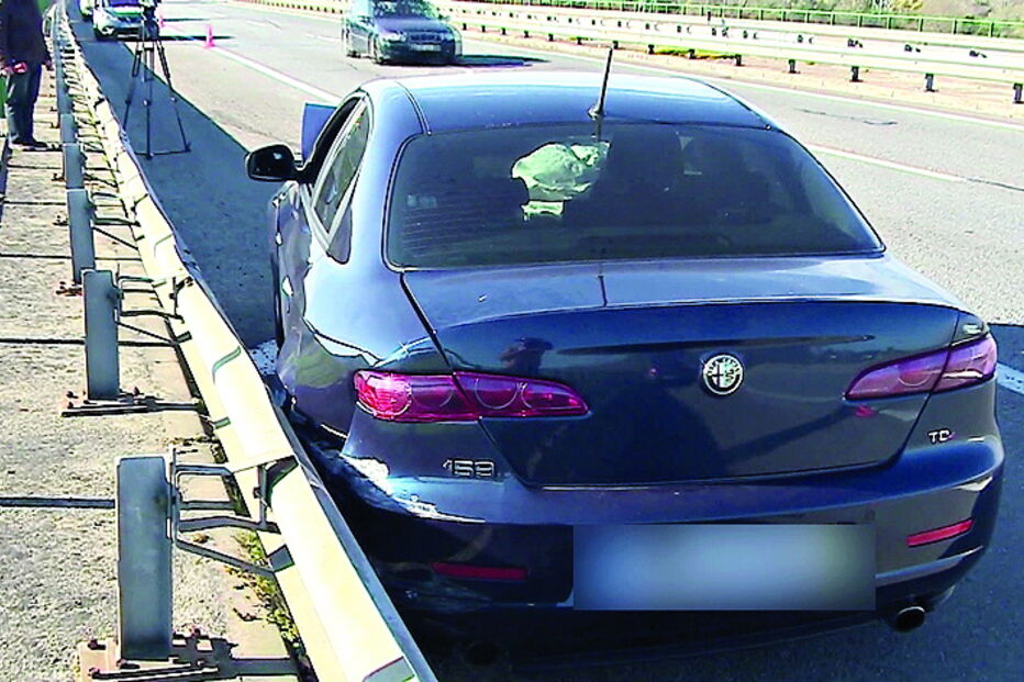 Airbag disparou com a violência do embate, no camião e nos rails 