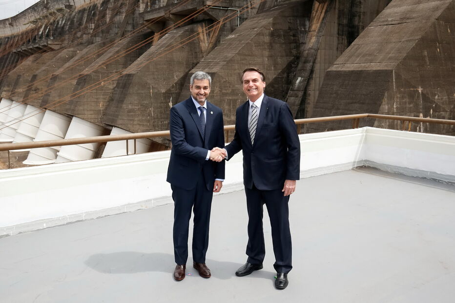 Bolsonaro elogia ditadores do Brasil e Paraguai em visita a Itaipu
