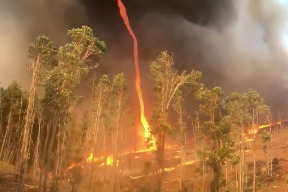 Tornado de fogo durante incêndio na região de Western Australia