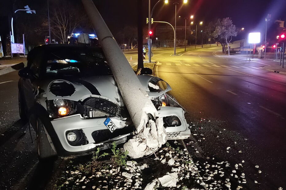 Bêbedo choca contra poste e acaba detido em Albufeira