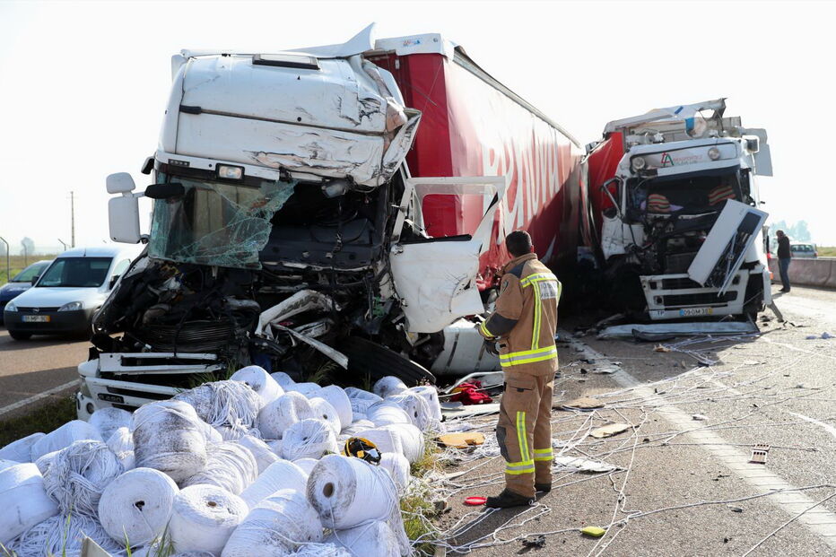 Acidente com cinco camiões e seis carros faz 17 feridos em Elvas