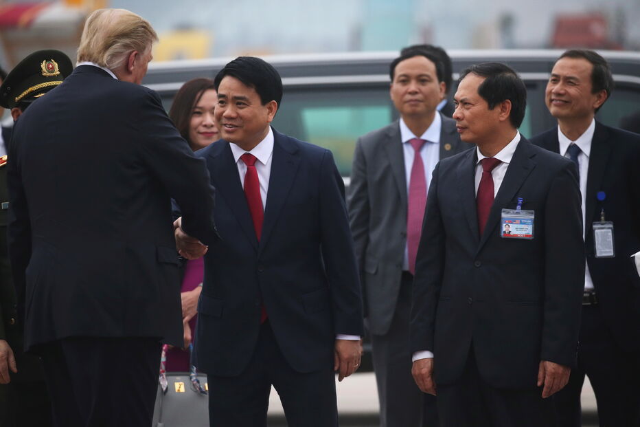 Trump abandona Hanói após cimeira falhada com Kim Jong-Un