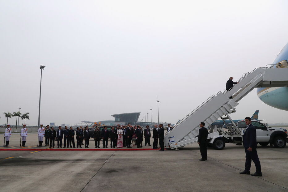 Trump abandona Hanói após cimeira falhada com Kim Jong-Un