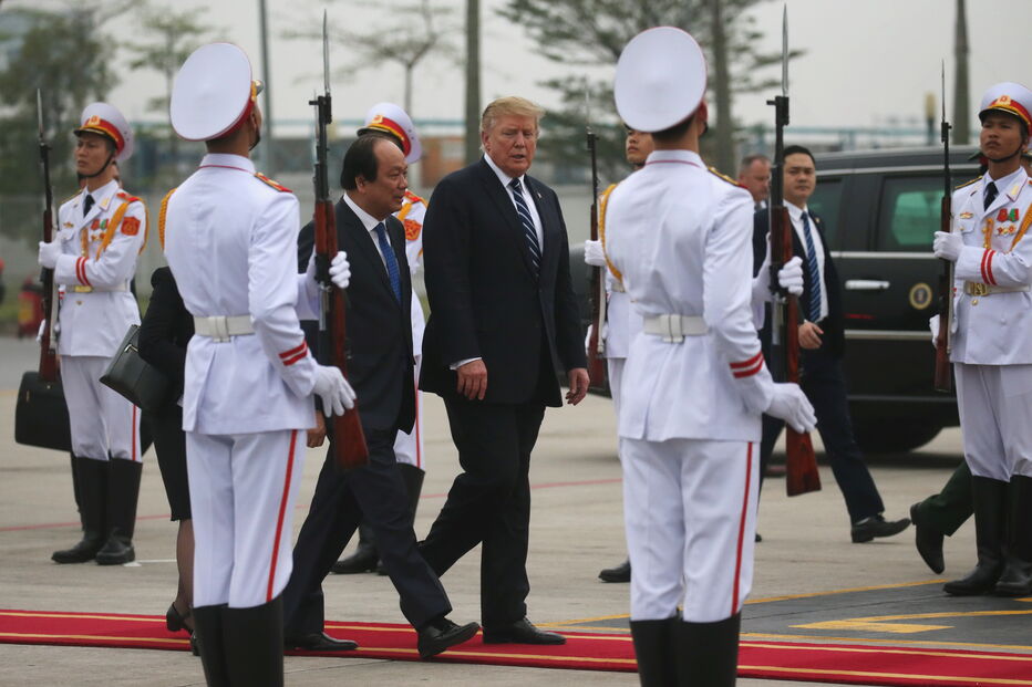 Trump abandona Hanói após cimeira falhada com Kim Jong-Un