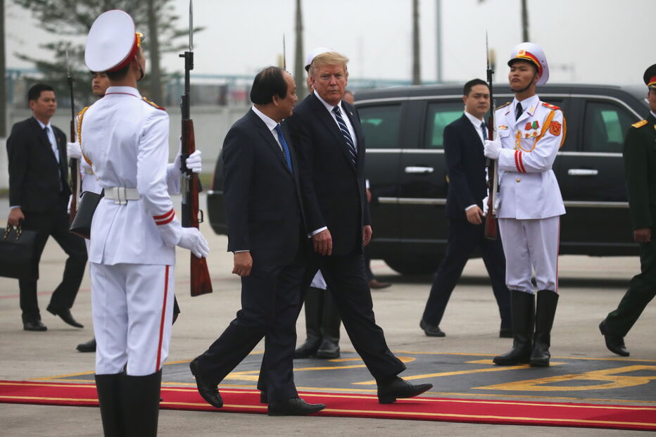 Trump abandona Hanói após cimeira falhada com Kim Jong-Un