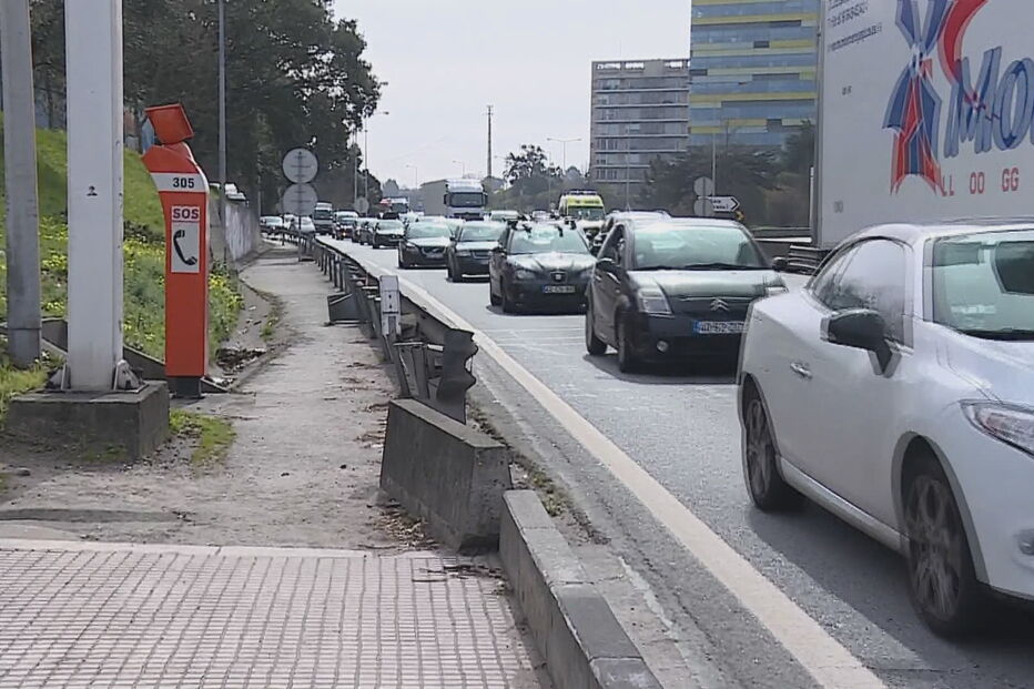 Um morto e dois feridos em colisão na Ponte da Arrábida