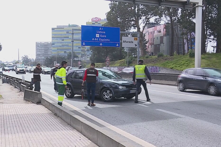 Um morto e dois feridos em colisão na Ponte da Arrábida